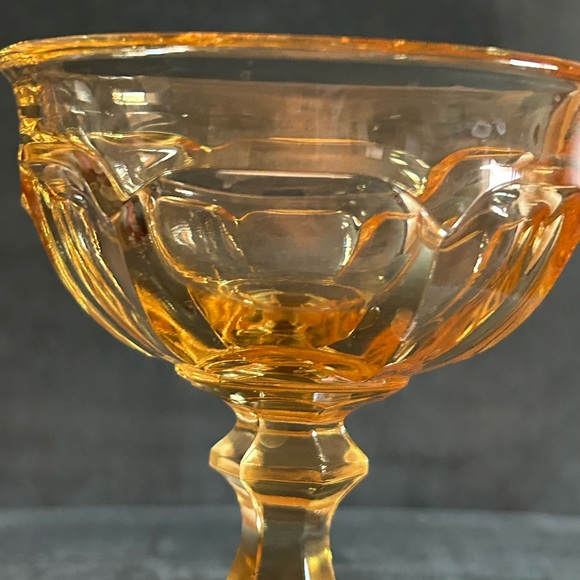 ๐
๐ป VINTAGE 1977 OLD WILLIAMSBURG IMPERIAL CHAMPAGNE/SHERBET GLASS
4 3/4โ TALL - Picture 4 of 5